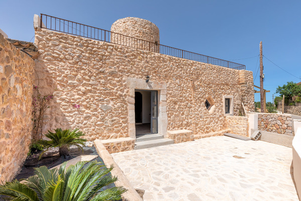 Renovated finca with antique mill near Felanitx in the southeast image 3