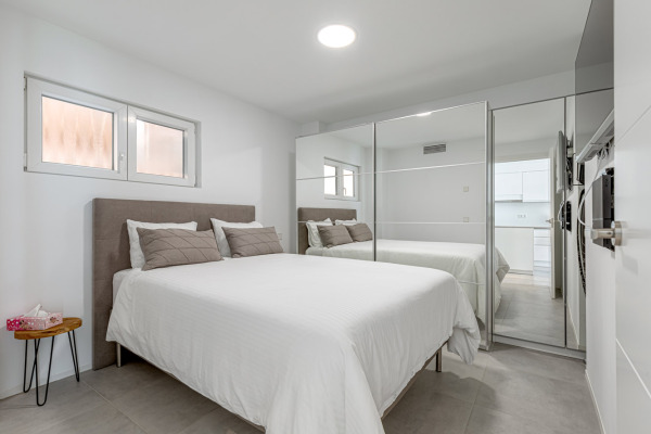 Seafront apartment with a view of the lifestyle harbor Port Adriano image 9