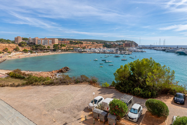 Seafront apartment with a view of the lifestyle harbor Port Adriano image 12