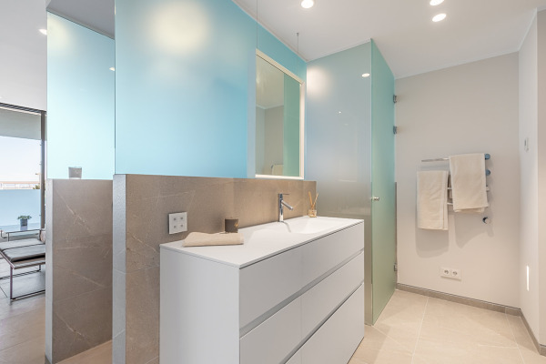 Modern apartment in a luxurious new development on the Paseo Marítimo image 10