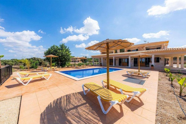 Large, newly built finca with vacation rental license in Ariany image 3