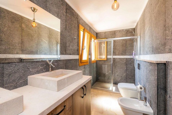 Large, newly built finca with vacation rental license in Ariany image 7