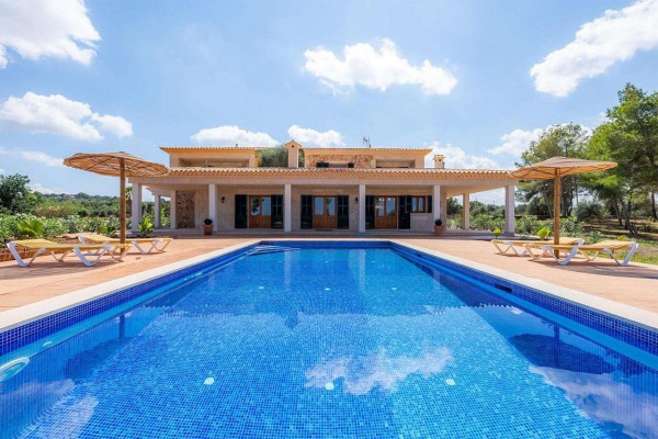 Large, newly built finca with vacation rental license in Ariany image 9