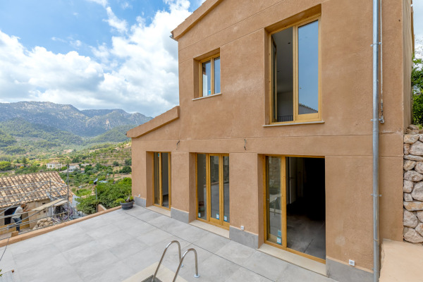 New-build townhouse with stunning views of the mountains and the village image 3