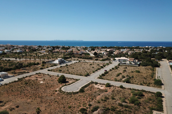 Corner plot with submitted project in the Sa Pleta  development image 2