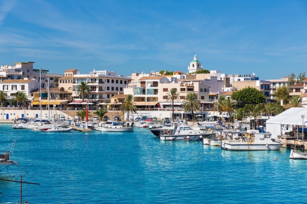 Modern ground floor apartment in a new residential complex in Cala Ratjada image 9