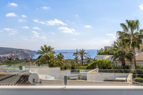 Modern villa in an exclusive residential area with fantastic sea views image 3