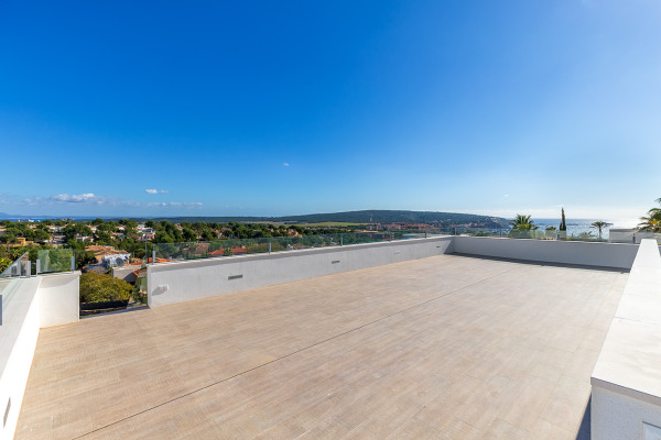 Modern villa in an exclusive residential area with fantastic sea views image 4