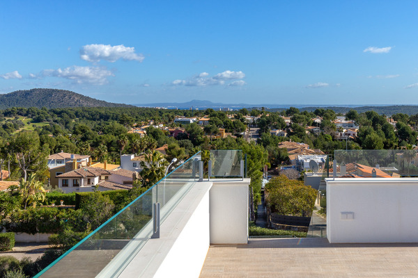 Modern villa in an exclusive residential area with fantastic sea views image 12