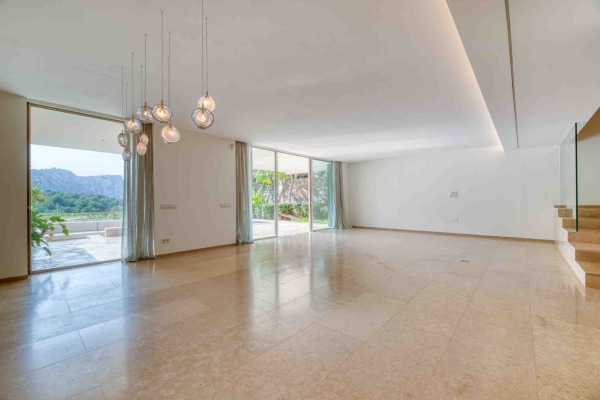 Exclusive sea view villa in a sought-after hillside location near the marina image 4