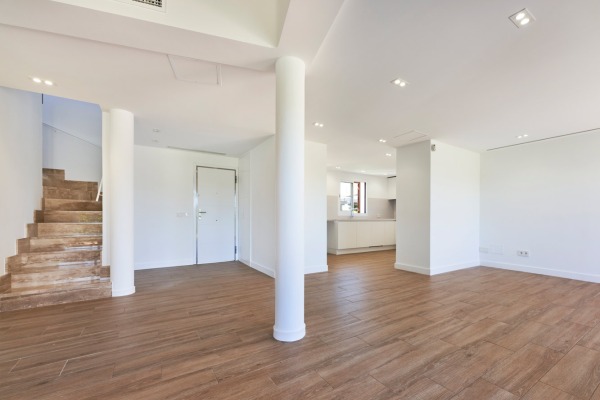 Detached house with private pool and views over the golf course image 7