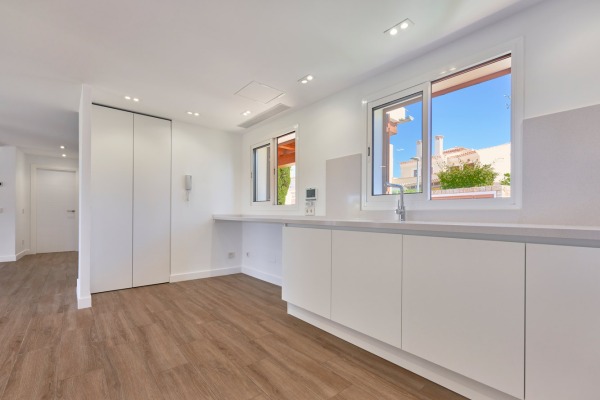 Detached house with private pool and views over the golf course image 8