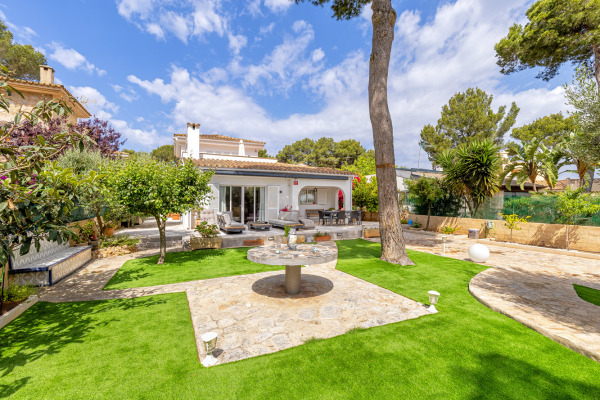 Charming Mediterranean villa with beautiful garden in El Toro image 2