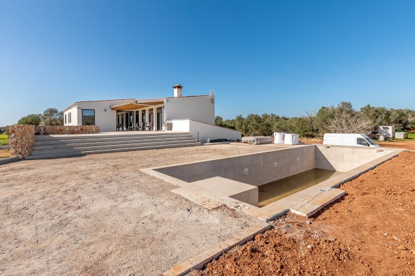 Newly built finca in modern style near Campos image 2