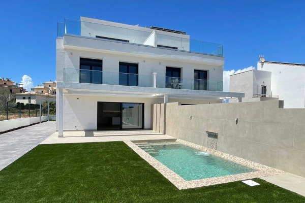 Modern semi-detached house with views over the bay of Palma in Las Palmeras