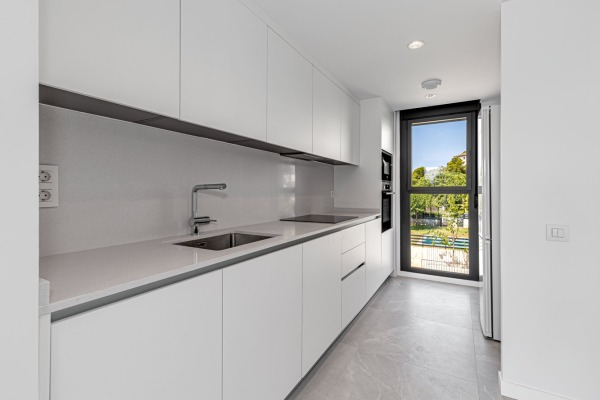 Modern unfurnished apartment for long-term rent image 5