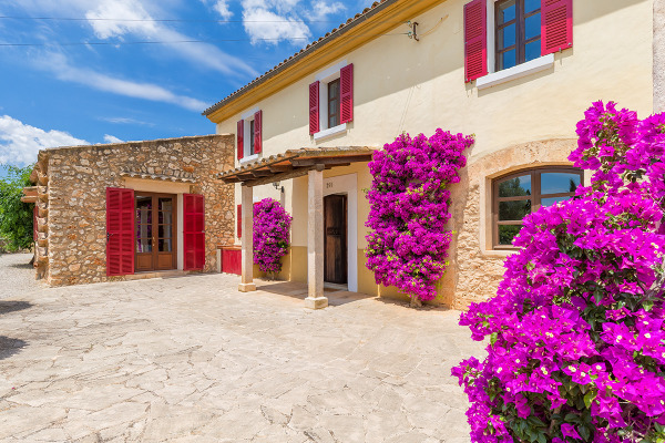 Beautiful finca with lots of land for sale between Felanitx and Vilafranca image 4