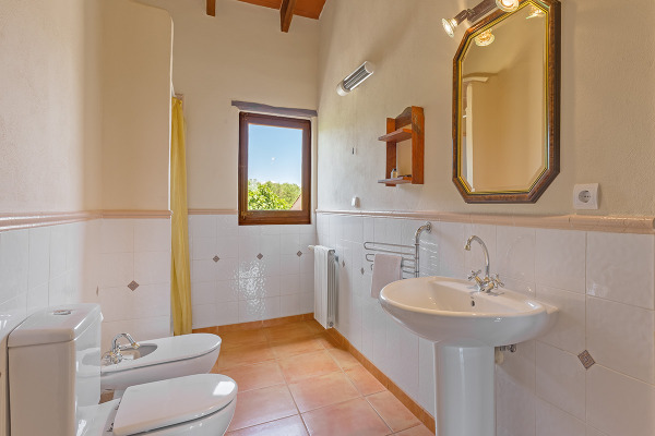 Beautiful finca with lots of land for sale between Felanitx and Vilafranca image 6