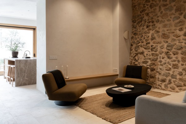 Exclusively renovated townhouse with garden and pool in Alaro image 5