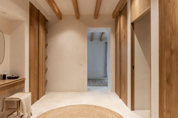 Exclusively renovated townhouse with garden and pool in Alaro image 9