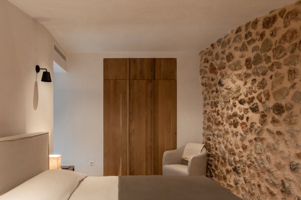 Exclusively renovated townhouse with garden and pool in Alaro image 12