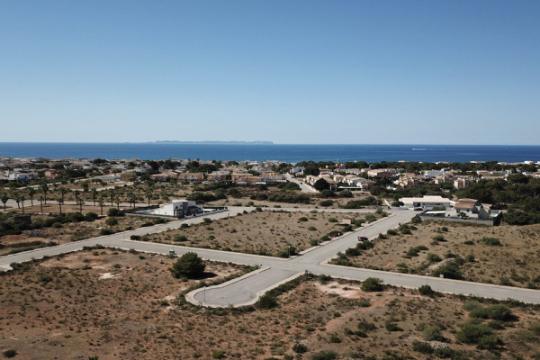 Building plot near the beach with planning permission to build a villa image 4