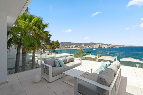 Exceptional seafront luxury property with direct sea access image 4