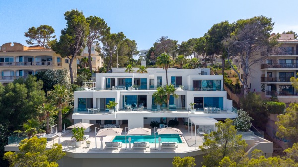 Exceptional seafront luxury property with direct sea access image 5