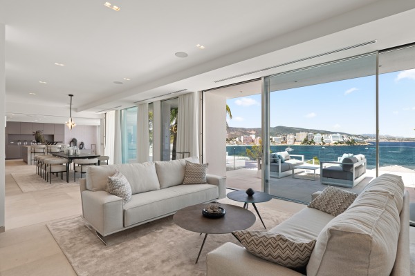 Exceptional seafront luxury property with direct sea access image 6