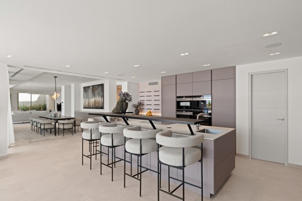 Exceptional seafront luxury property with direct sea access image 9