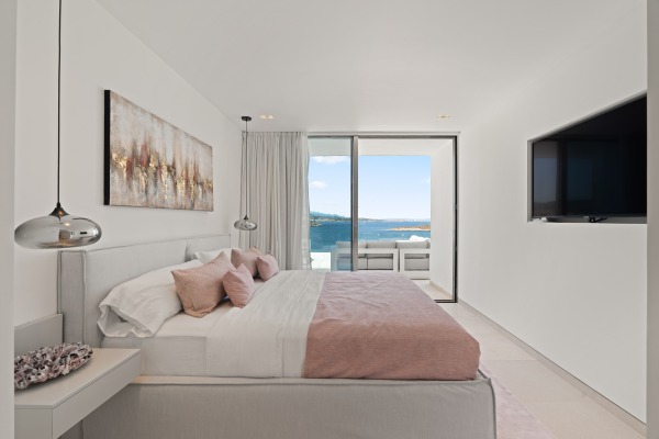 Exceptional seafront luxury property with direct sea access image 10