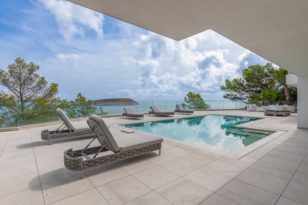 Exceptional new luxury property in seafront with direct sea access image 3