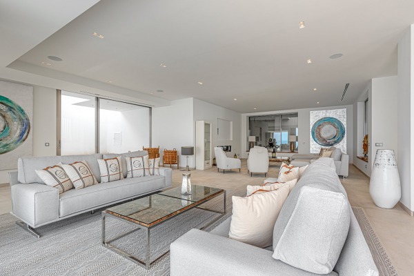 Exceptional new luxury property in seafront with direct sea access image 5