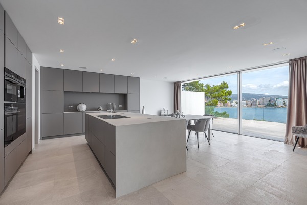 Exceptional new luxury property in seafront with direct sea access image 6