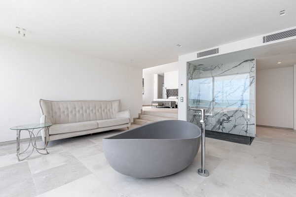 Exceptional new luxury property in seafront with direct sea access image 9