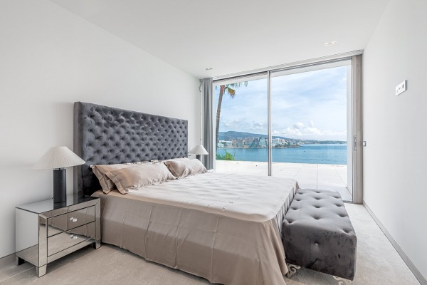 Exceptional new luxury property in seafront with direct sea access image 10