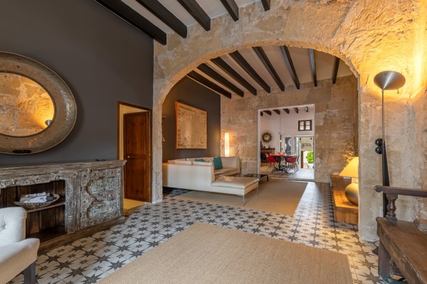 Exclusive, high-quality renovated townhouse with sea view and pool image 7