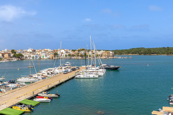 Sea view penthouse in need of renovation right on the harbor of Portocolom image 2