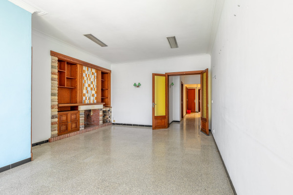 Sea view penthouse in need of renovation right on the harbor of Portocolom image 5