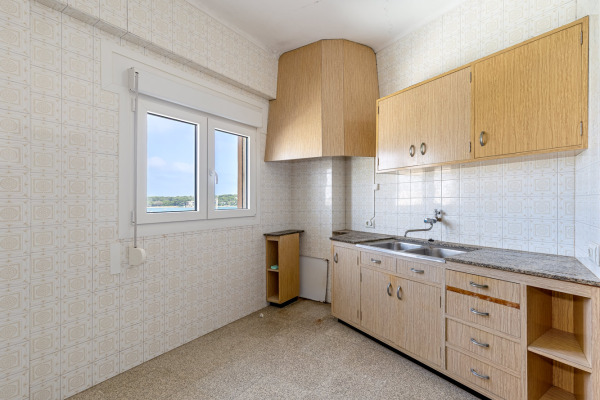 Sea view penthouse in need of renovation right on the harbor of Portocolom image 6