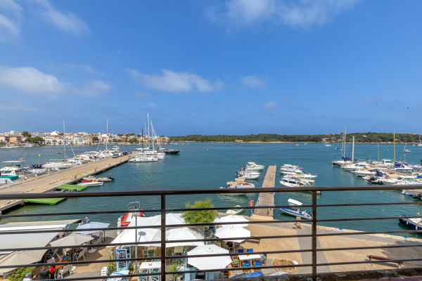 Sea view penthouse in need of renovation right on the harbor of Portocolom image 7