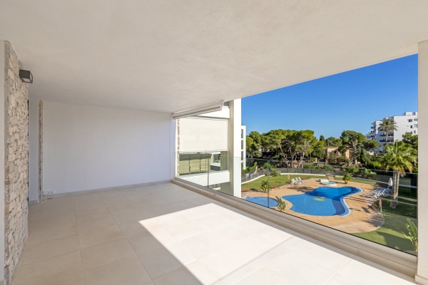 Modern apartment with partial sea views in a well-kept complex in Portocolom image 2