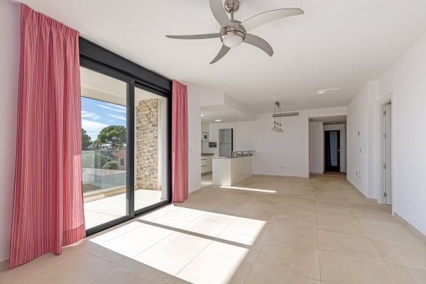 Modern apartment with partial sea views in a well-kept complex in Portocolom image 6