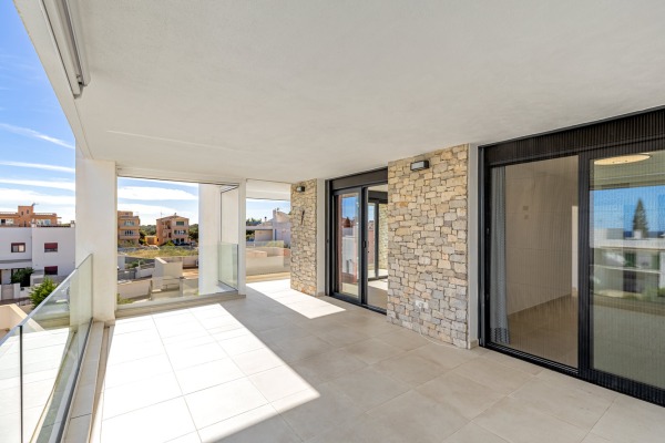 Modern apartment with partial sea views in a well-kept complex in Portocolom image 8