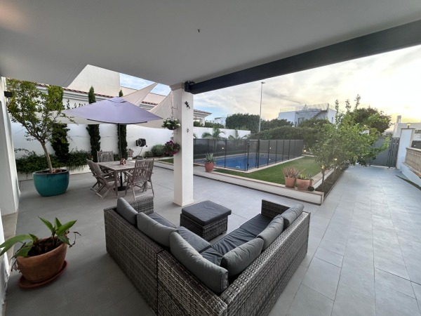 Semi-detached house with basement and pool in Puig de Ros image 2