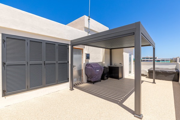 High-quality, fully refurbished sea-view penthouse in Playa de Palma image 10