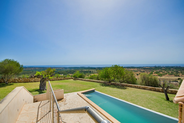 Wunderschöne Finca mit Meerblick auf einer Anhöhe nahe Manacor image 2