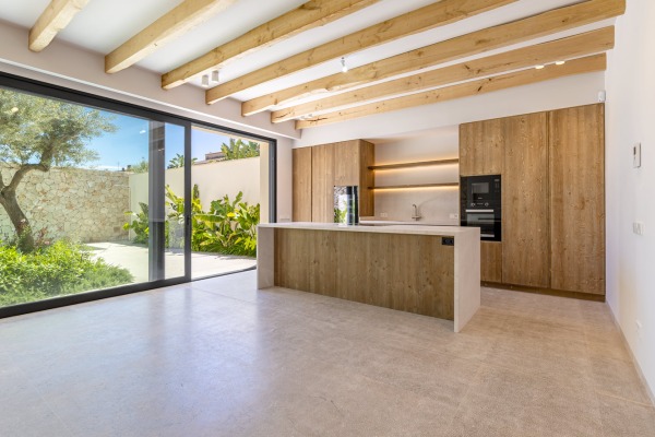 Luxurious townhouse with spectacular views as far as the sea in Ses Salines image 4