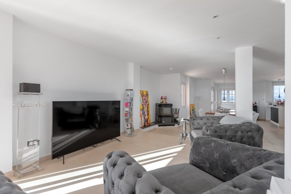 Modern penthouse apartment with fantastic views over the bay of Palma image 4