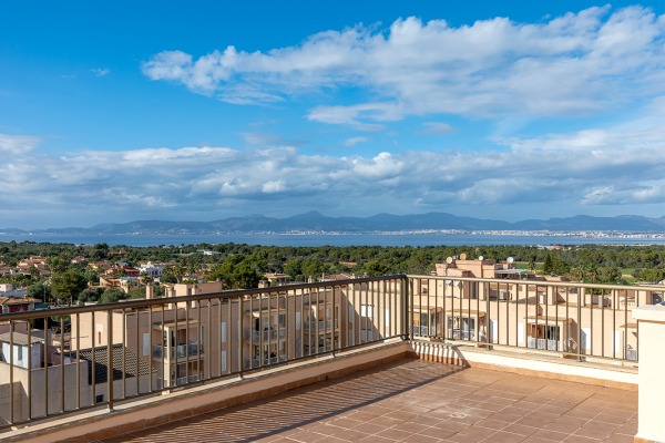 Modern penthouse apartment with fantastic views over the bay of Palma